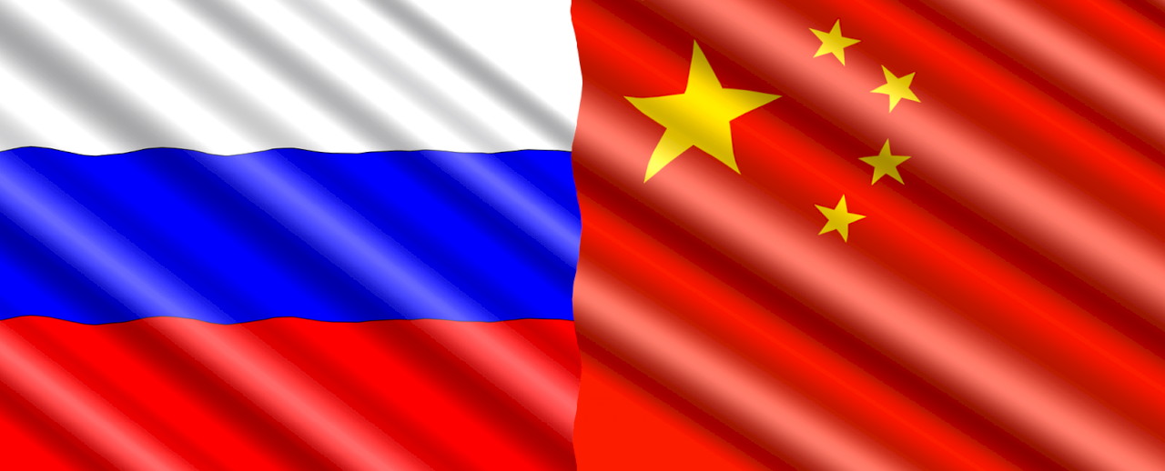 中俄關係近來在國際抗中浪潮,以及西方對俄國的制裁下更加靠攏,不過有專家警告,俄羅斯在向中國靠攏的同時必須更加提防,要小心不對中國形成依賴。(合成圖/Pixabay)
